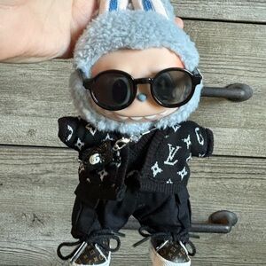 Black sweater outfit for labubu